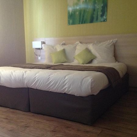 The Originals City, Hotel Des Lys, Dreux Bagian luar foto
