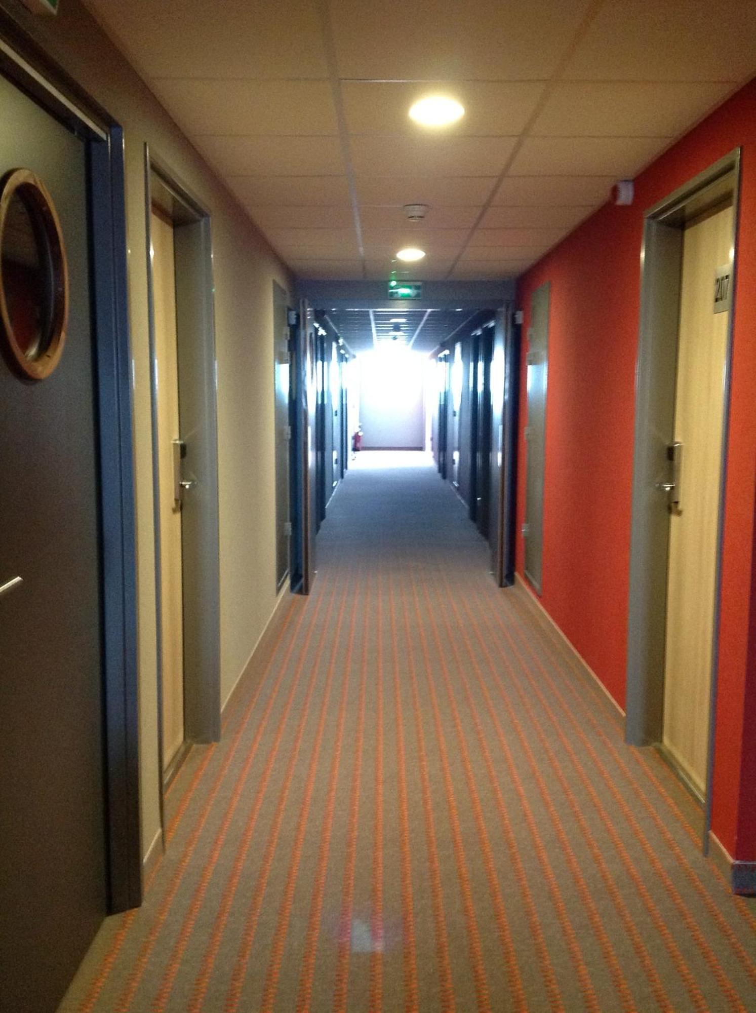 The Originals City, Hotel Des Lys, Dreux Bagian luar foto